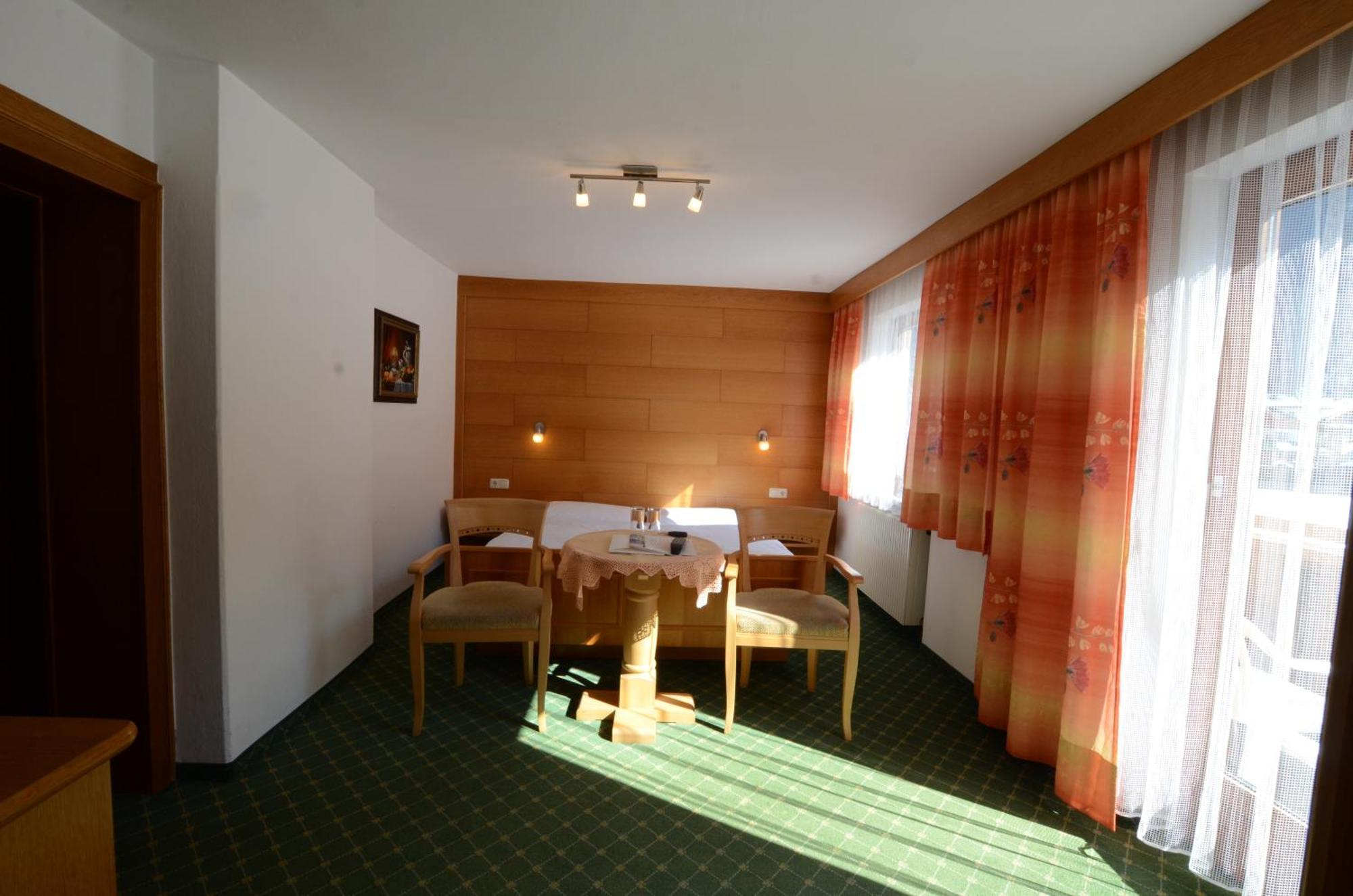 Haus Monika Und Haus Claudia Hotel ไมย์อาโฮเฟิน ภายนอก รูปภาพ