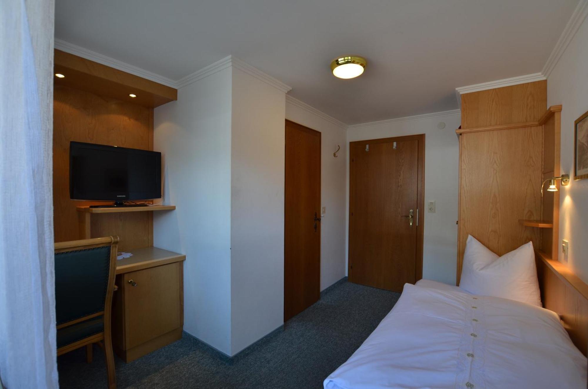 Haus Monika Und Haus Claudia Hotel ไมย์อาโฮเฟิน ภายนอก รูปภาพ