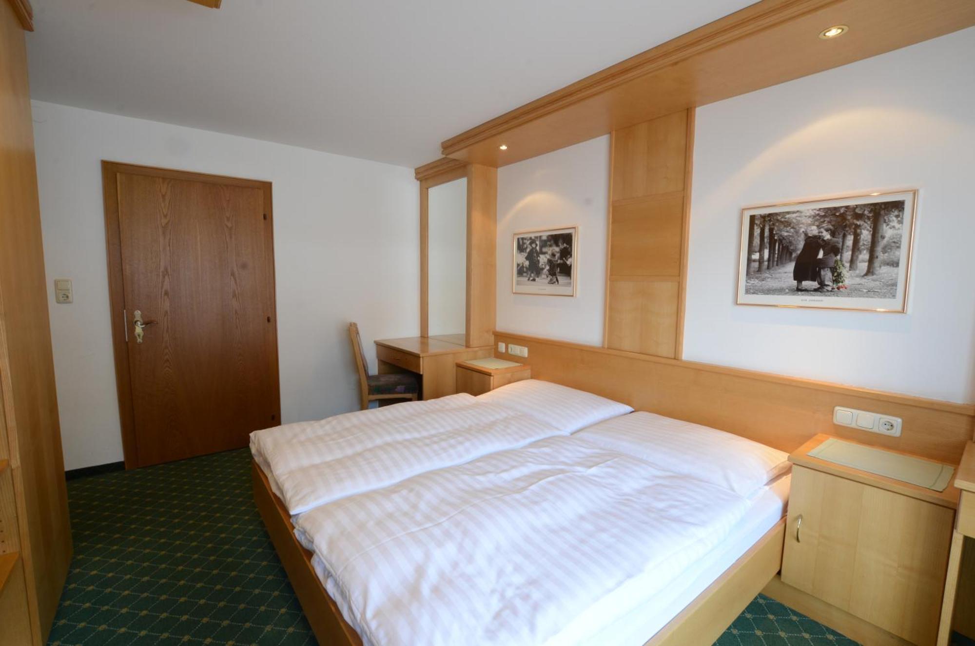 Haus Monika Und Haus Claudia Hotel ไมย์อาโฮเฟิน ภายนอก รูปภาพ